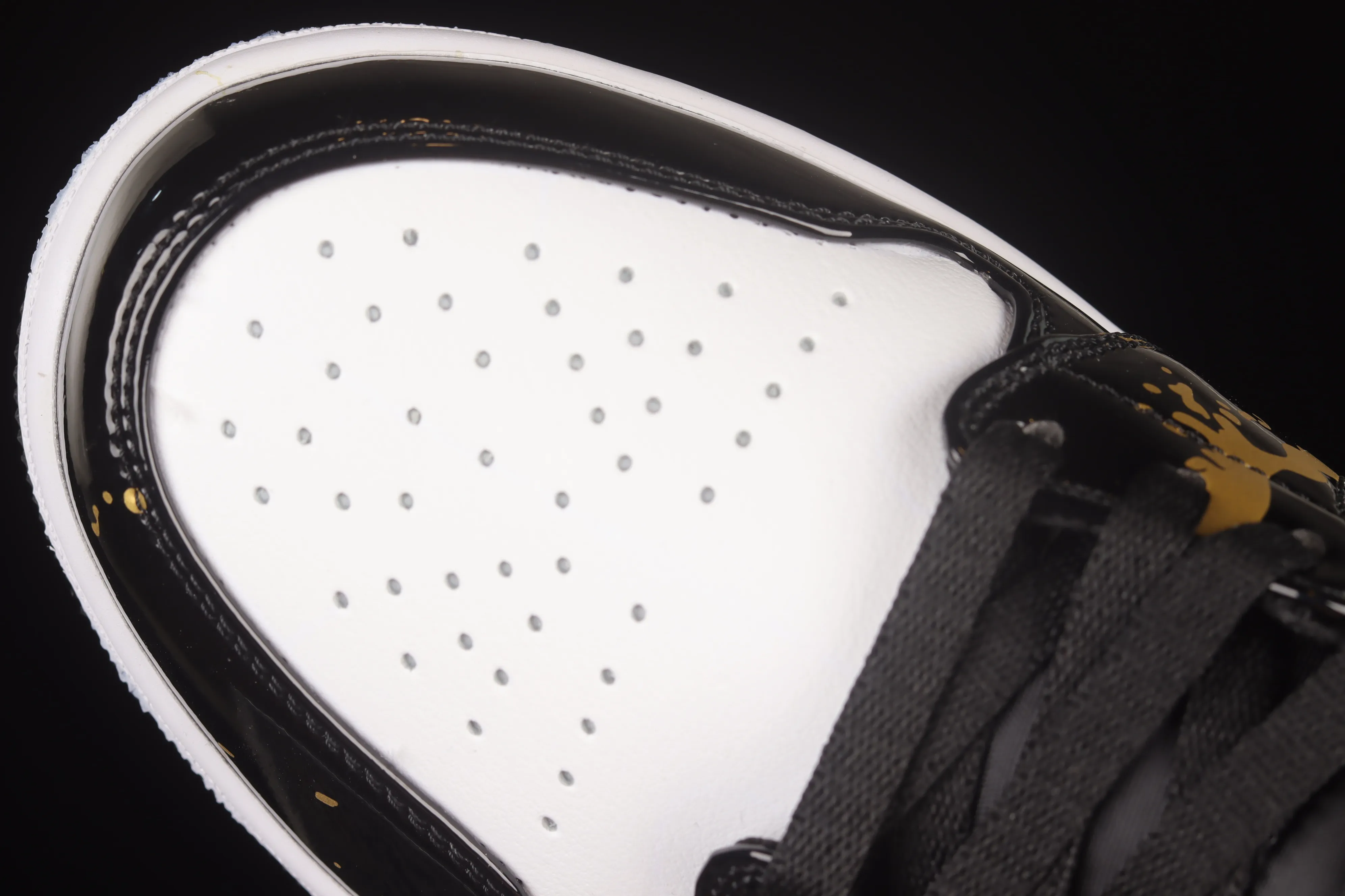 All categories Air Jordan Jordan series basketball shoes Air Jordan 1 Mid Air Jordan 1 Mid AJ1 Joe 1 patent leather black gold mid-top basketball shoes 554724-132